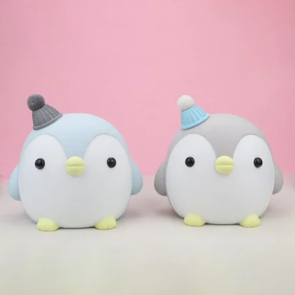 Tirelire Pingouin Cartoon – Tirelire Enfant Rigolote en Vinyle