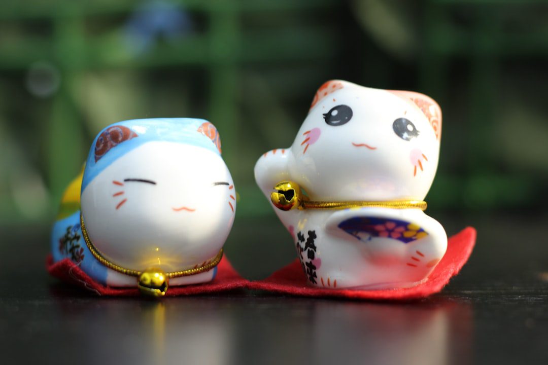 Découvrez l&rsquo;histoire et la signification du chat tirelire au japon
