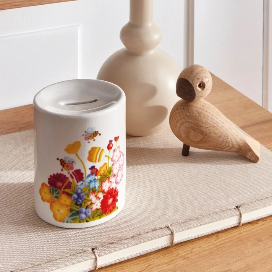 découvrez notre sélection de tirelires pour enfants, des designs amusants et colorés pour encourager les petits à économiser tout en s'amusant. idéales pour apprendre la valeur de l'argent dès le plus jeune âge !